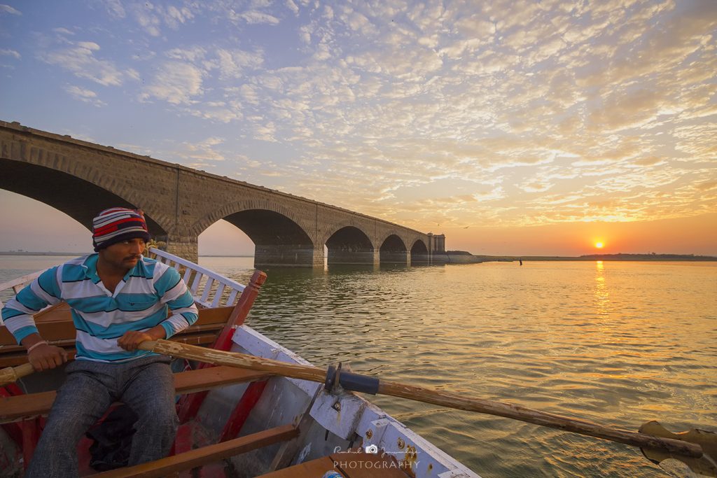Watch sunrise at Bhigwan from the boat